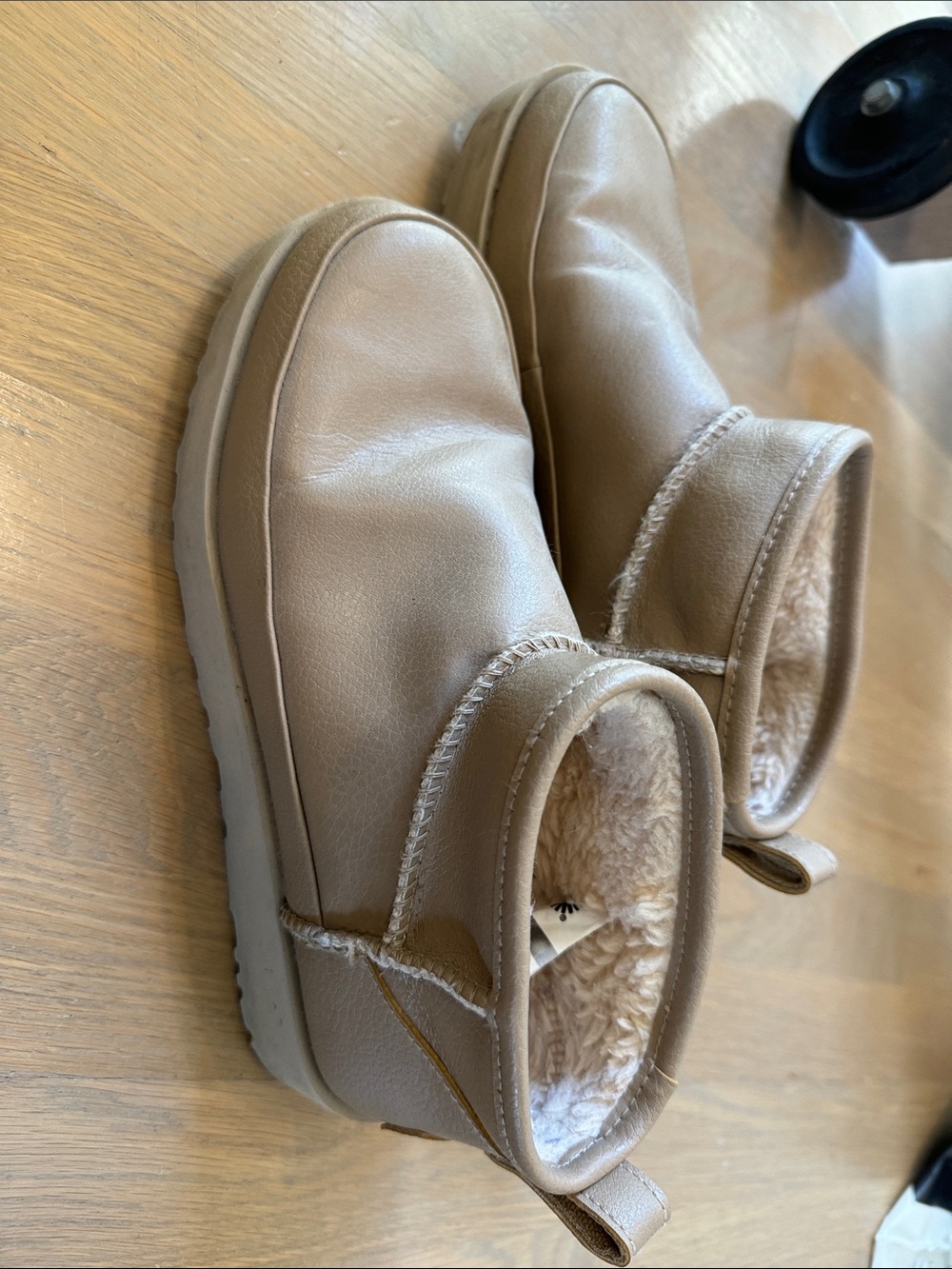 Women’s Cozy Slip-On ultra mini Booties in leather Taupe